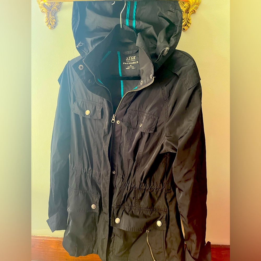 Women’s Medium black raincoat with removable hood